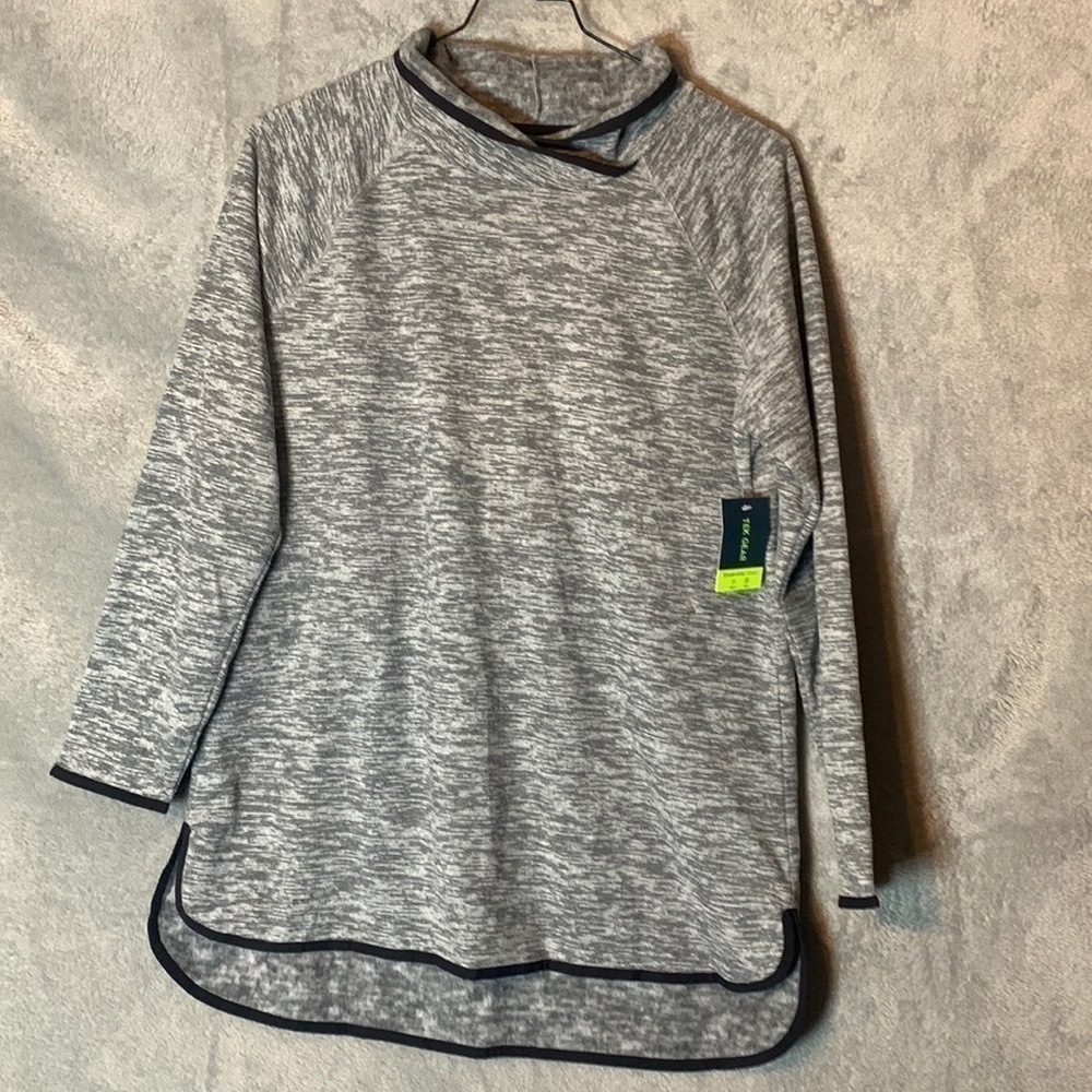 𝅺NWT Tek Gear Long Sleeve Shirt
